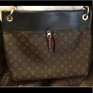 Louis Vuitton Tuileries Hobo